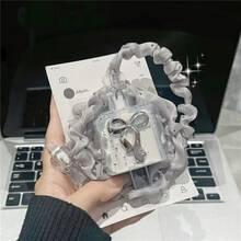 銀色蝴蝶結設計網格裝飾數據線保護套，手機充電器套裝 20W/18W，充電線保護，充電頭保護殼，兼容 Apple 兼容 13/16/15/14 充電器保護殼，絕佳禮物選擇 - 銀色 - 查看 5