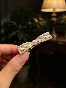 1件白色方形水鑽珍珠髮夾，優雅大方，適合日常配戴 - 白色 - 查看 7