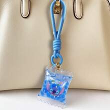 Miniso (1 món giao ngẫu nhiên) Charm lắc dầu Stitch Hawaii Series dễ thương, mặt dây treo túi acrylic chứa chất lỏng trôi nổi, móc khóa kim loại, trang trí ba lô nhân vật hoạt hình, quà tặng bất ngờ sưu tầm cho fan hoạt hình - Nhiều màu - Xem 5