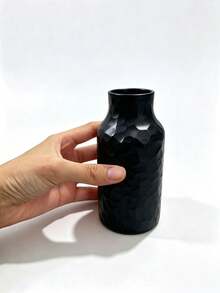 3D Faceted Textured Vase, Elegant Black/White Fresh Flower/Dried Flower Vase, Versatile Design Suitable For Multiple Styles, Applicable For Living Room, Dining Table, Office, Coffee Table, Desk And Home Decor. Suitable For: Birthday, Wedding, Christmas, New Year - Multicolor - View 13
