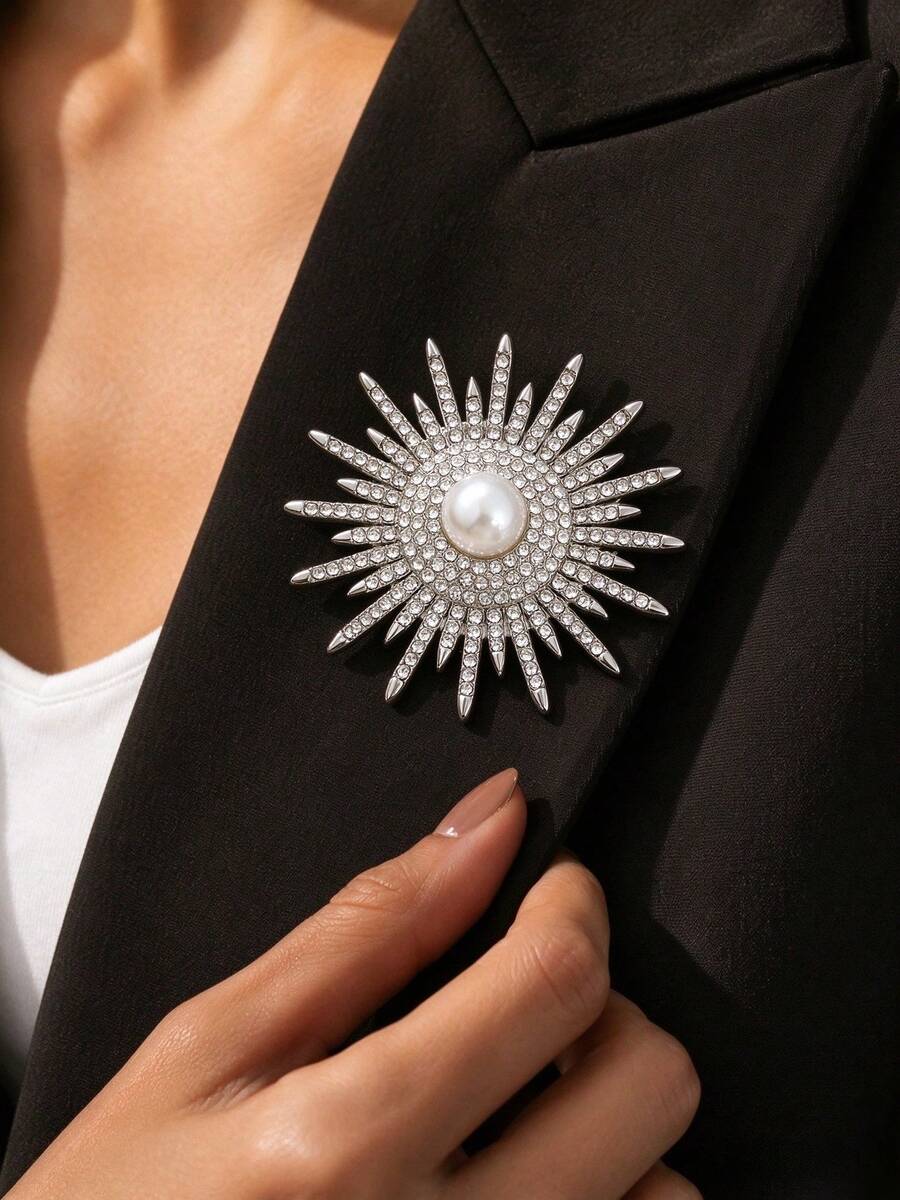 Fashionable New Ins High-End Sparkling Rhinestone Eight-Pointed Star Brooch, Elegant Octagonal Star Pin - Silver - View 1