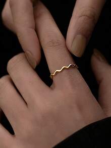 1 buah Cincin Minimalis Bergaya dari Baja Tahan Karat dengan Garis Bergelombang, Dapat Diatur Ukurannya, Cocok untuk Pemakaian Sehari-hari dan Pesta Wanita - Yellow Gold - View 2