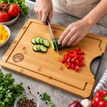 لوح تقطيع من الخيزران MasterChef مع مقبض جانبي وأخدود للعصير، لوح تقطيع المطبخ للخضروات وتقديم الجبن، 38.5 * 30 سم - كاكي داكن - مشاهدة 3