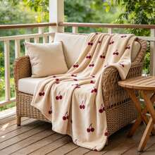 1 Buah Selimut Flanel Motif Ceri Burgundy dengan Dasar Krem, Selimut Dekorasi Sofa Minimalis dan Segar - MultiWarna - View 2