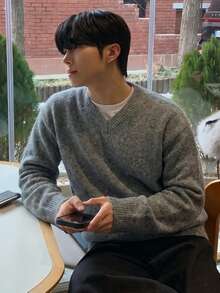 Sweater Rajut Lengan Panjang Kasual Longgar Leher V Warna Polos untuk Pria, Cocok untuk Perjalanan Sehari-hari dan Pakaian di Rumah, Musim Gugur/Dingin - Grey - View 1
