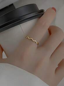 1 buah Cincin Minimalis Bergaya dari Baja Tahan Karat dengan Garis Bergelombang, Dapat Diatur Ukurannya, Cocok untuk Pemakaian Sehari-hari dan Pesta Wanita - Yellow Gold - View 3