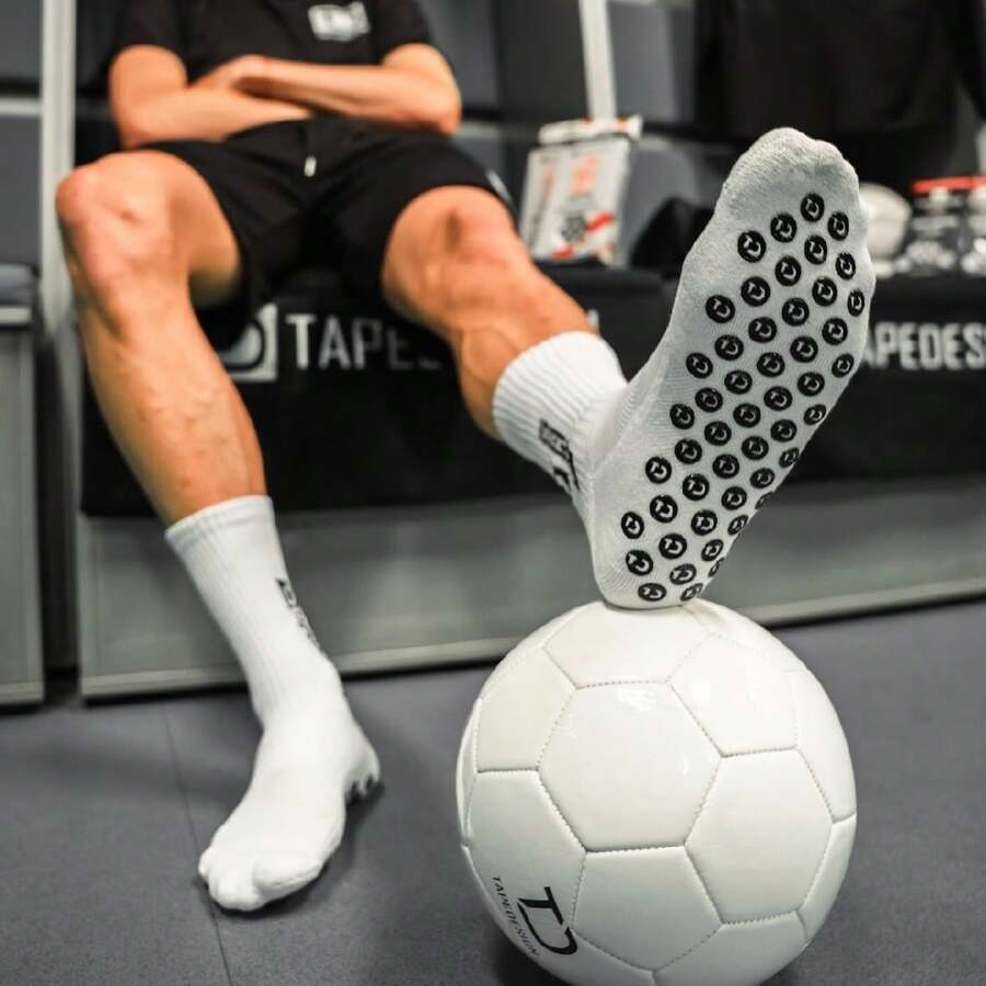 4 Pairs Men's Non-Slip Grip Soccer Socks, Cushioned Anti-Slip Sports Socks, Suitable For Soccer/Basketball/Hockey