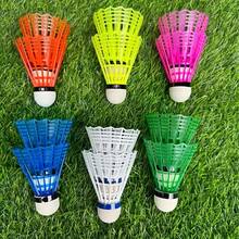 12/24 piezas de volantes de plástico de colores, volantes deportivos portátiles, resistentes al viento y duraderos, diseñados para soportar el viento y el impacto, adecuados para la práctica de bádminton al aire libre y deportes, entretenimiento al aire libre, accesorios de bádminton, suministros de bádminton, colores aleatorios - Multicolor - Ver 2