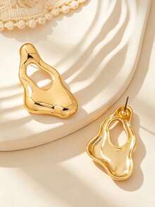 1 Pair European And American Geometric Hollow Teardrop Earrings Studs For Women - Yellow Gold - View 5