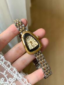 1件女款圓形三角金殼金色錶盤黑色鑲嵌羅馬數字雙色銀金鏈條錶帶手錶，適合日常穿搭 - 銀間金 - 查看 2