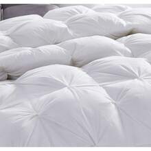 Edredón de plumón de ganso de alta calidad, con relleno de plumón, estilo clásico con pliegues, 70 oz. Peso de relleno, 1200 hilos, funda de algodón egipcio% (California King) - Una almohada de talla única - Ver 4