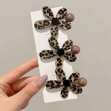 4 buah Jepit Rambut Motif Leopard Cokelat Baru dengan Hiasan Manik-manik dan Bunga, Jepit Rambut Samping Tanpa Sambungan & Jepit Rambut Lepas - cokelat - View 3