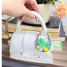 Set Hadiah Gantungan Kunci dan Liontin Dekoratif untuk Tas Tangan, Pengait Tas Motif Bunga Daun Semanggi Keberuntungan, 4 Buah, Gantungan Kunci, dan Aksesori Tas Dekoratif. - MultiWarna - View 3