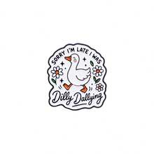 Pin Enamel Angsa Lucu, Kutipan "Maaf Saya Terlambat, Saya Sedang Berlama-lama" Bros Kerah, Lencana Bunga Daisy untuk Ransel, Jaket, Topi, Hadiah Menarik untuk Teman - MultiWarna - View 14