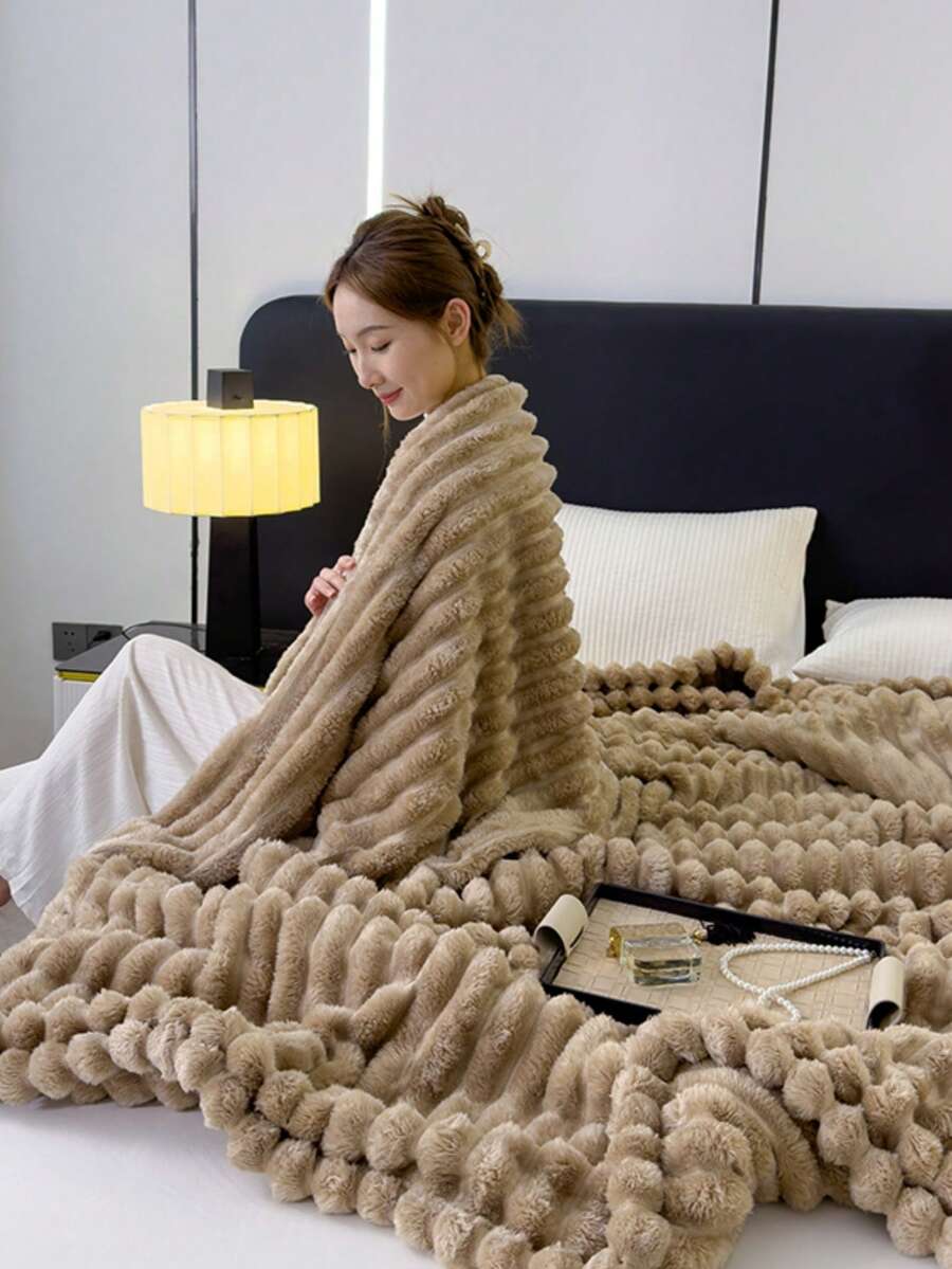 1件裝奢華仿兔毛電視毯 雙面柔軟絨毛 條紋圖案 適合沙發、床鋪、辦公室午睡與旅行 全季節使用 僅限手洗 旅行毯 豪華絨毛毯 返校季 學用品 宿舍床上用品 - 駝色 - 查看 1