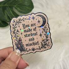 Nhãn dán Vinyl "You Are Made Of Mischief.", nghệ thuật trang trí vintage với các yếu tố mặt trăng, pha lê và hoa dành cho những người có tâm hồn bay bổng, dùng cho máy tính bảng, cốc, ốp điện thoại. Dành cho những người sáng tạo và chuyên gia yêu thích sự vui vẻ. - Một cỡ - Xem 1