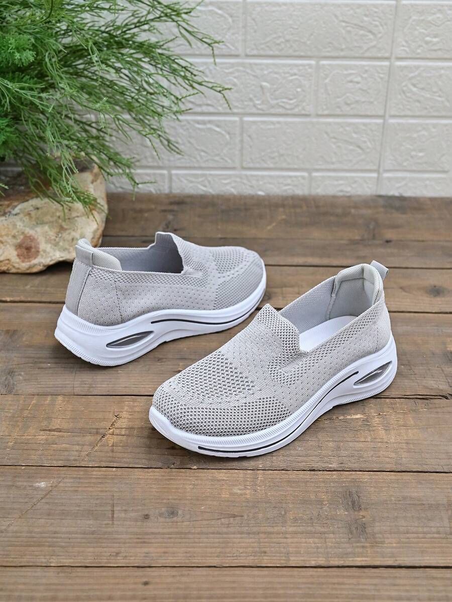 Sepatu Slip-On Jala Bernapas, Sepatu Jalan Empuk Penambah Tinggi Badan Sederhana, Sepatu Atletik Sol Lembut, Cocok Untuk Jalan Kaki dan Perjalanan Sehari-hari - Grey - View 1