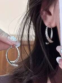 1 Pair Fashionable Personalized Curved Line Textured Earrings Suitable For Women's Casual Daily Commute Wear - Silver - View 2