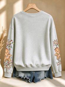 [Natal] Atasan Musim Gugur Wanita Ukuran Besar – Sweatshirt Lengan Panjang dengan Motif Manusia Kue Jahe, Lentera, dan Kepingan Salju; Atasan Serbaguna dan Lucu untuk Natal - Light Grey - View 2