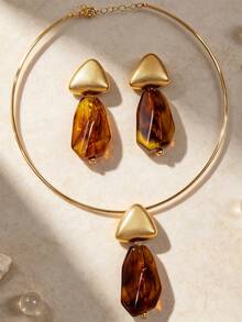 2pcs/Set Vintage Bohemian Style Metal Triangle Amber Pendant Women Jewelry Set, Textured Matte Gold Triangle Accessory With Faceted Amber Resin Earrings + Necklace, Suitable For Autumn Outfits, Evening Parties, And Events - Golden Yellow + Amber - View 2