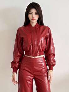 Top Dazzle Chic 女款休閒紅色人造皮革兩件套，包含時尚開襟領短版夾克與端莊七分褲 - 紅色 - 查看 2