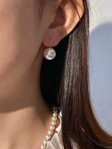 1 Pair Minimalist Women's Large Faux Pearl Stud Earrings, White Princess Fairy Accessory Earrings With Anti-Drop Hook Design, Gift Jewelry - White - View 2