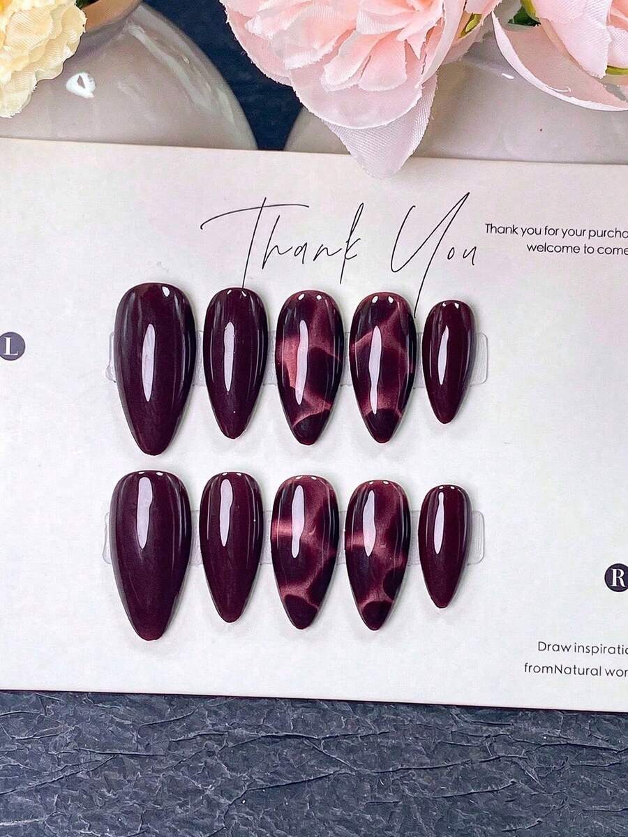 10 buah kuku tempel buatan tangan, bentuk almond pendek untuk musim panas, warna burgundy gelap pekat, hitam, dan burgundy mata kucing dengan tekstur bintang reflektif, gaya modis, cocok untuk pemakaian sehari-hari, kencan, dan acara malam hari.
