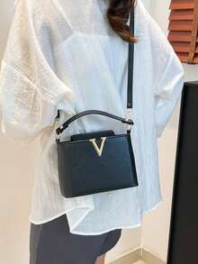 女款亮面新款百搭水桶包 小眾通勤單肩斜挎包 時尚購物手提包 - 黑色 - 查看 2