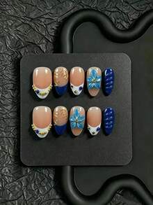 10 buah kuku tempel buatan tangan, bentuk almond pendek, gaya musim gugur/musim dingin, dasar warna nude dengan ujung French manicure blok warna biru & putih, menampilkan bunga biru 3D, foil emas, rantai manik-manik emas, dan elemen rhinestones warna-warni, cocok untuk pemakaian sehari-hari di musim gugur/musim dingin, dilengkapi dengan set lengkap alat manikur, sempurna untuk penggunaan pribadi atau sebagai hadiah untuk wanita. - Blue and White - View 7