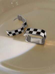 1 Pair Checkerboard Pattern Ear Cuffs - Black and White - View 2