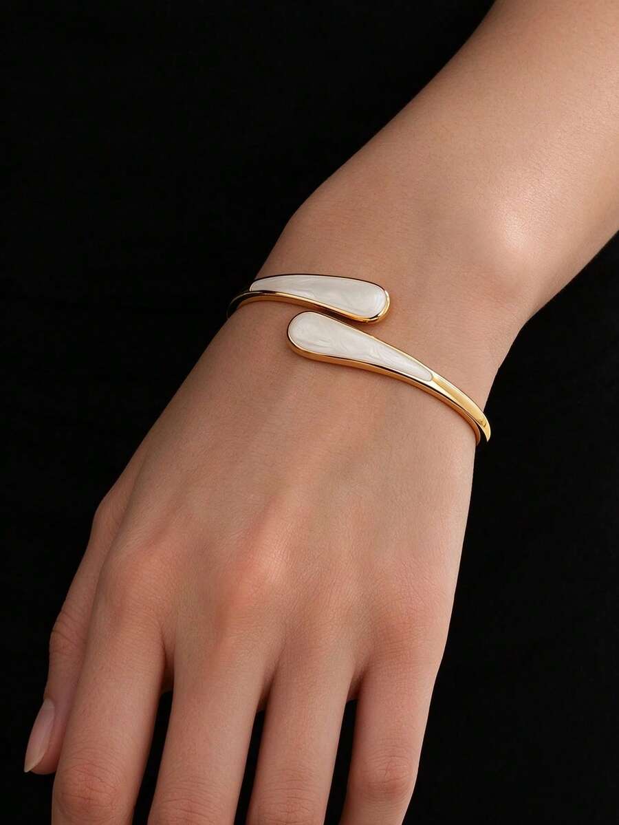 1 Pair Fashion Oil-Drip Hugging Water Drop Bracelet For Women - White - View 1