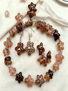 10pcs Random Acrylic Powder Coffee Leopard Print Shaped Beads, Suitable For Gifting Holiday Presents, Phone Chains, And Handmade Accessory Beads - Pink and Brown Leopard Print - View 2