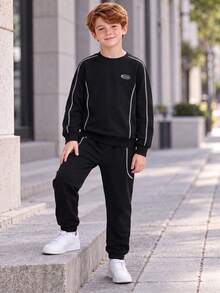 Boys' Spring/Autumn 2-Piece Set, Logo Print Crew Neck Top With Contrast Stitching Detail And Matching Cuffed Sweatpants, Versatile Casual Outfit For School And Outings - Black - View 1