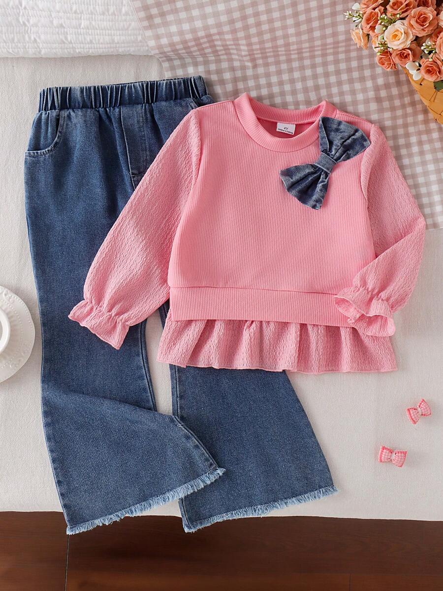 Bộ 2 món cho bé gái gồm áo nỉ dài tay cổ tròn họa tiết nơ 3D phối patchwork và quần denim ống loe gấu tua rua, phong cách thường ngày, xuân/thu - Hồng - Xem 1