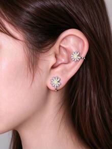1pc Rhinestone Daisy No-Piercing Ear Clip, Silver Sparkling Flower Earring, Music Festival Stage Outfit, No-Hole Ear Clip - Multicolor - View 6