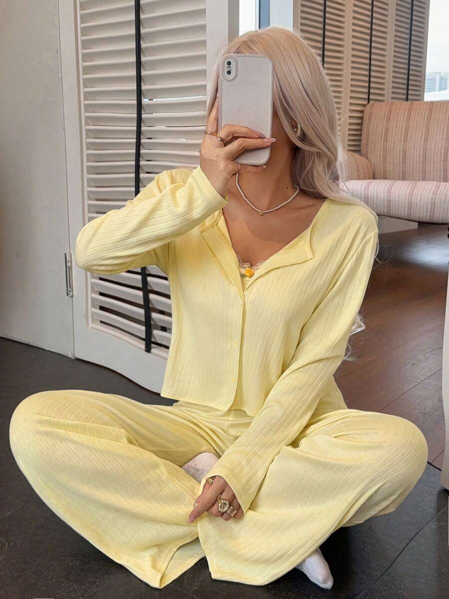 女款黃色三件式睡衣套裝,蕾絲飾邊細肩帶上衣 + 前開鈕扣開襟衫 + 寬腿長褲,羅紋針織居家服,柔軟睡衣,適合居家,秋冬季節 - 黃色 - 查看 1