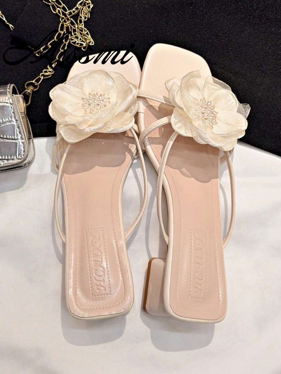 Sandal Wanita Model Baru Musim Panas 2025 dengan Hak Tebal, Hiasan Mutiara Imitasi, dan Tali, Sandal Selop Hak Sedang Serbaguna dengan Ujung Terbuka untuk Wanita, Hak Tebal