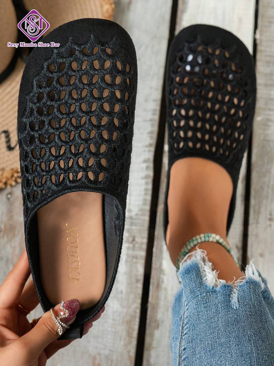 Women's Flat Fashion Slippers, Spring/Autumn New Cross-Border Round Toe Closed-Toe Fashion Shoes, Retro Hollow Fan-Shaped Patchwork Solid Color Slip-On Elegant Home Slippers - Black - View 1