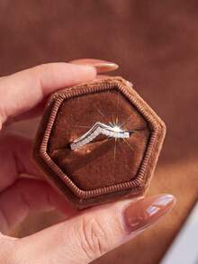 1pc Minimalist Women's Ring, Delicate Women's Jewelry, Suitable For Daily Wear - Double V Shape Ring with Diamonds - View 4