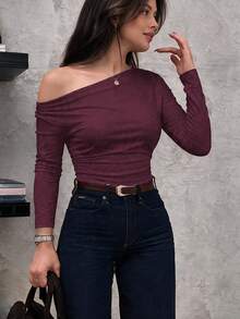 Unadoll 女款不對稱單肩長袖抓皺短版上衣，修身基本款 T-shirt，適合返校、日常與外出穿著 - 中紫紅色 - 查看 5