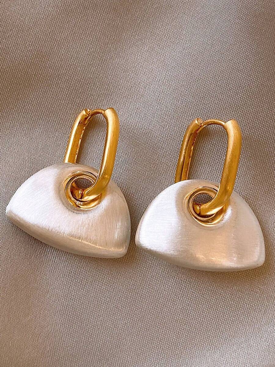 1 Pair Geometric Fan-Shaped Color-Block Brushed Metal Ear Cuffs, Elegant Elegant Earrings, Fashionable Versatile - Gold - View 1