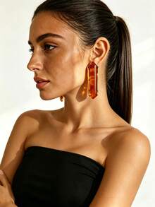 1 Pair European & American Design Amber Ice Cone Resin Stud Earrings, Maillard Old Money Style Personalized Exaggerated Geometric Metal Warm Color Winter Earrings For Women (Resin Color Random) - Coffee - View 3