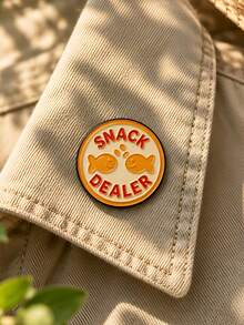 1pc Funny Food Style Metal Orange Smiling Face Fish Cookie English Quote Round Brooch, Women's Daily Backpack & Jacket Decoration Gift - Multicolor - View 3