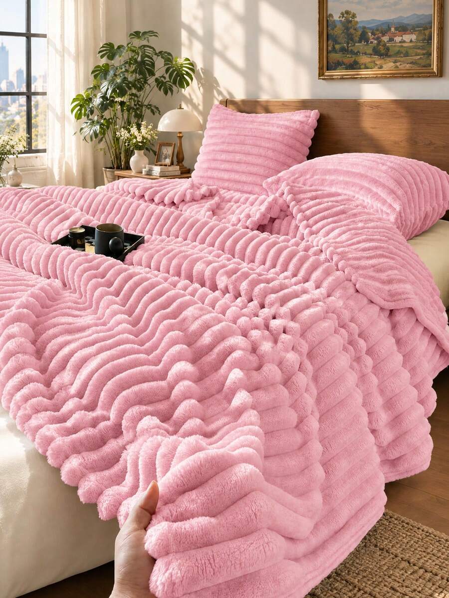 1pc Luxury Reversible Faux Fur Blanket - Cozy Striped Flannel, Lightweight & Breathable, Cloud-Like Softness, Suitable For Office, Camping, Sofa - Multipurpose Polyester Bedspread, Perfect Christmas Gift, Displayed Size: 200*230cm