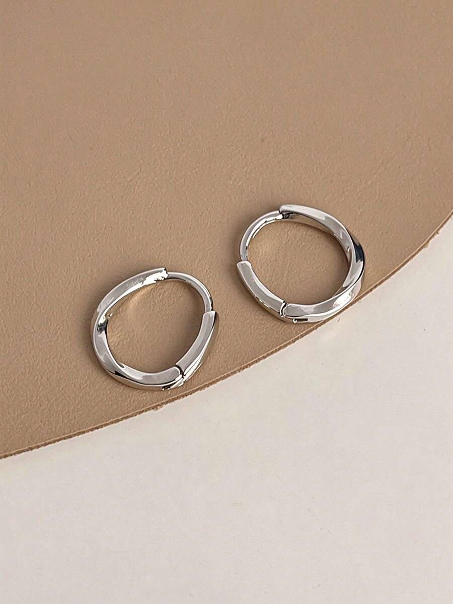 1 Pair Copper Minimalist Silver Geometric Twisted Hoop Earrings, Cold Style Versatile Plain Hoop Ear Cuffs, Suitable For Women's Daily And Holiday Wear - Silver - View 1