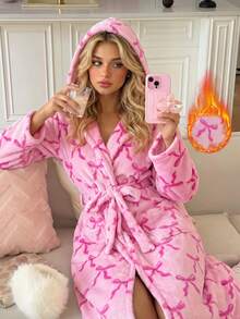 Women's Flannel Hooded Robe, Sweet Pink Bowknot All-Over Print Design With Full Atmosphere, Hooded Structure To Resist Cold, Waist Tie For Adjustable Fit. Long Cut To Conceal And Slim, Delicate Plush Material Resistant To Shedding, Suitable For Home, Hosting Guests, And Post-Bath Wear, Soft And Comfortable, Popular Home Item In Middle East And Europe - Pink - View 5