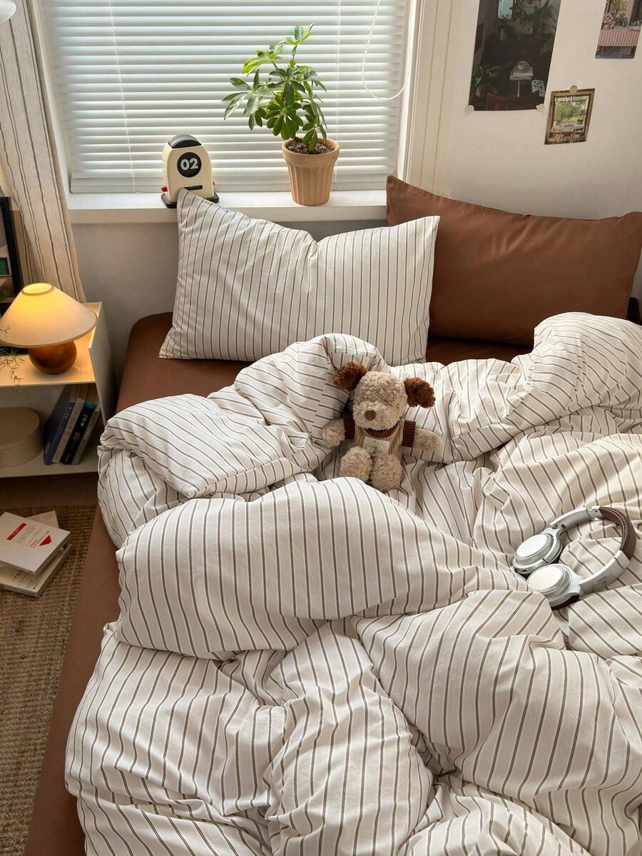 4-Piece Maillard Chocolate Striped Bedding Set, Ultra-Soft Skin-Friendly Washed Polyester Fabric, Ideal Bedroom Decor Holiday Gift, Includes 1 Duvet Cover, 1 Bed Sheet And 2 Pillowcases, No Inserts, Pillowcase Pattern Randomly Cropped