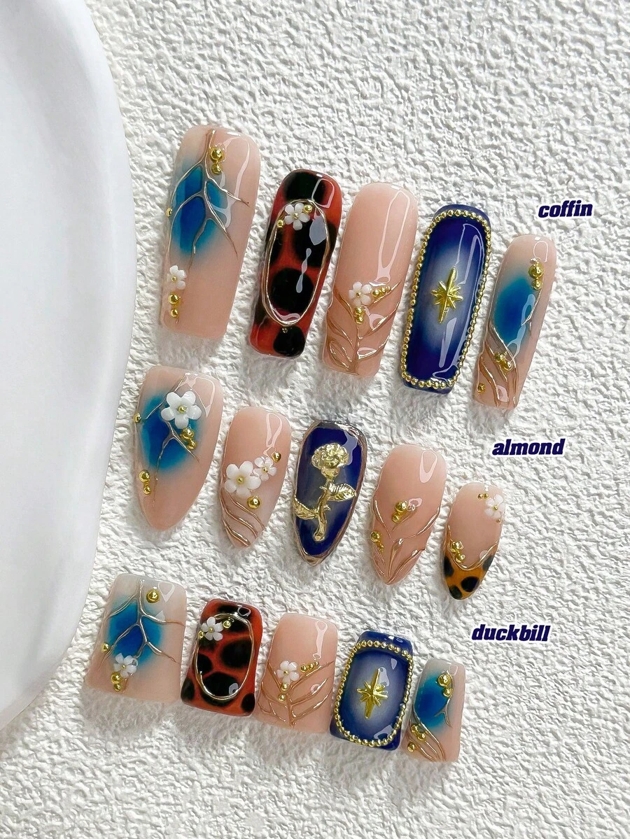 秋冬款 10片裝東方花卉風手工穿戴甲，Polygel美甲套組，花朵與金色雕花，藍金漸層工藝風，杏仁甲、鴨嘴甲、棺材甲，適合派對、舞蹈、日常配戴（手工細節可能有所不同） - 彩色 - 查看 1