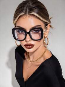 1 Pair Large Square Black Transparent Metal Frame Glasses, Suitable For Daily, Commuting, Beach Leisure And Other Occasions, Retro Y2K Style, Business Casual Gift - White Tablets - View 4