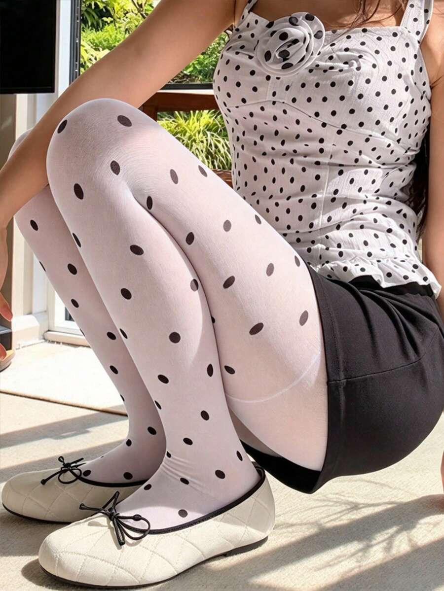 1/2 Pairs Women's Large Polka Dot Tights, Cute Style Stockings, Suitable For Daily Wear - Black and White - View 1
